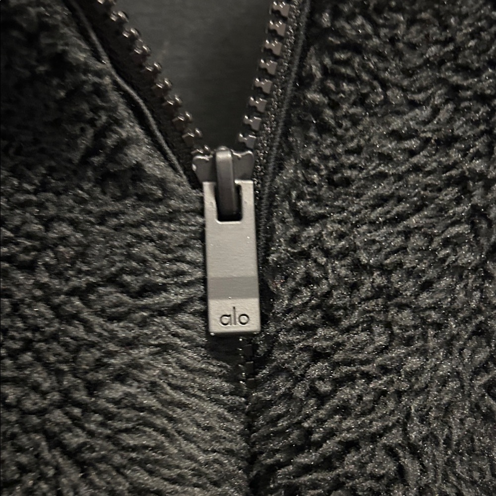 ALO Yoga Black Sherpa Jacket - Picture 7 of 7